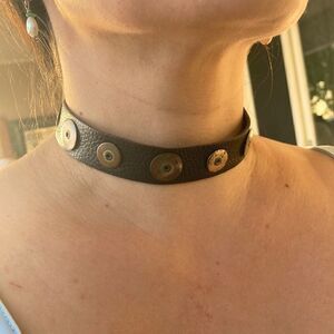 Leather choker 